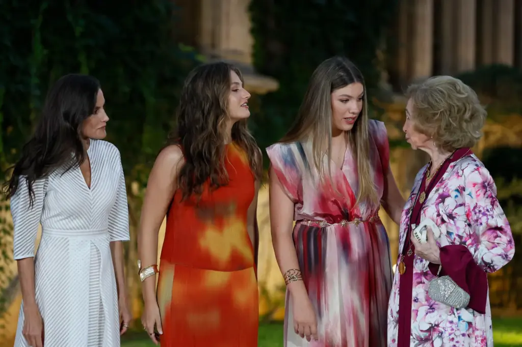 The entire Royal Family dresses in summer attire to welcome Balearic society in Marivent