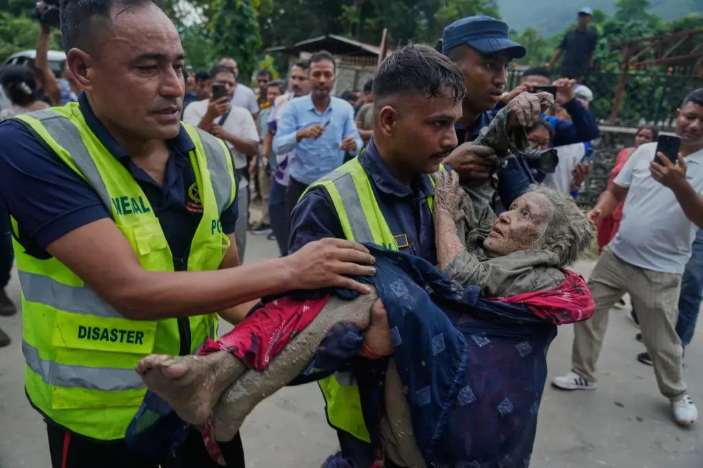 The number of missing in Nepal and Tibet after the strong flood exceeds 1,300, with at least 180 dead
