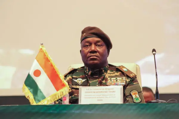 A group of military personnel attempts to carry out a coup d'état in Niger