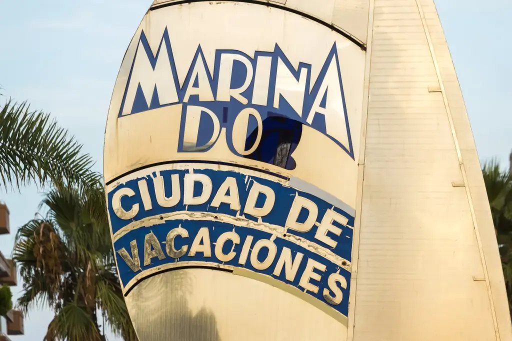 From Cicero to Marina d’Or, rise and fall of the second home culture