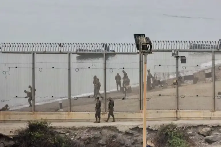 Morocco thwarts the attempt of hundreds of sub-Saharan migrants to reach Ceuta