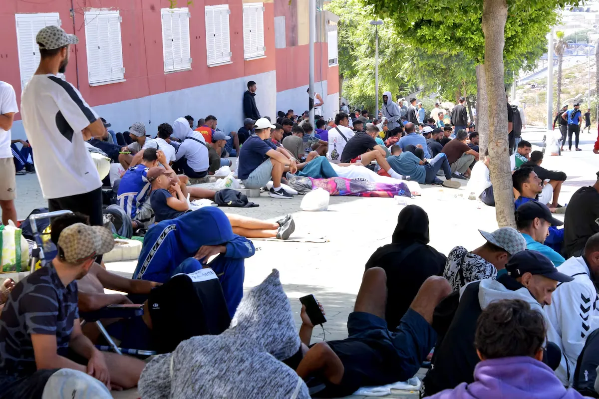 The long wait to enter a migrant center in Ceuta: “More come every day”