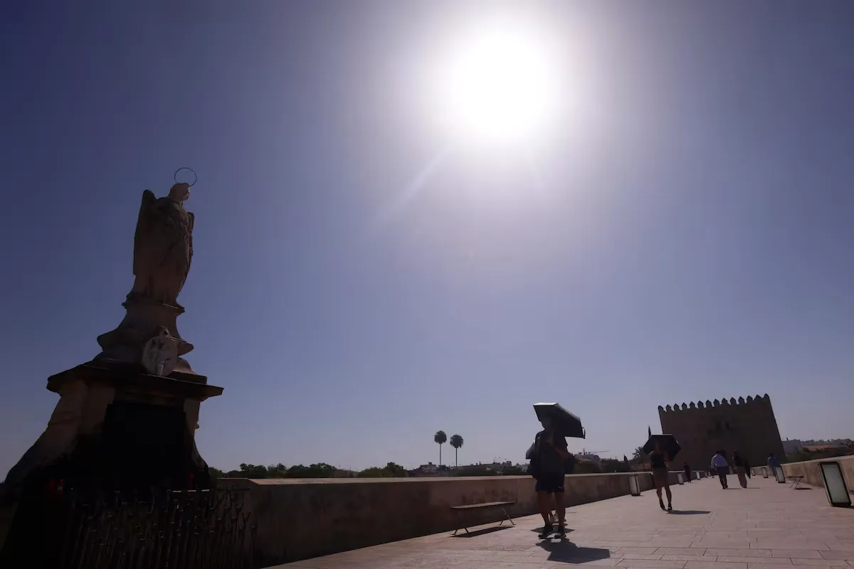 September starts with full summer heat: 43 degrees in the southern half and 40 in the northern half
