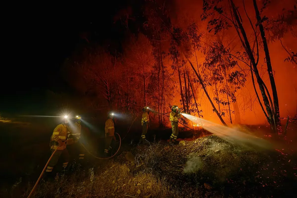 The fire is still active in Niebla: “It is a fire that still has days of work ahead”