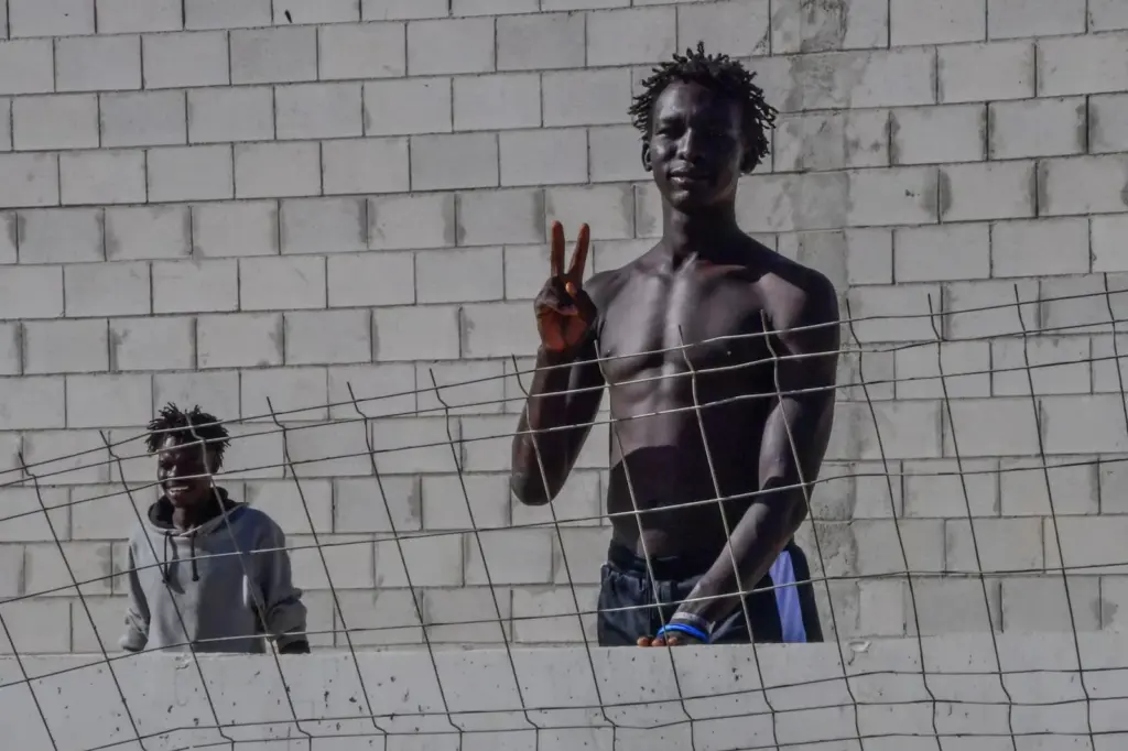 Resist in Ceuta until obtaining asylum