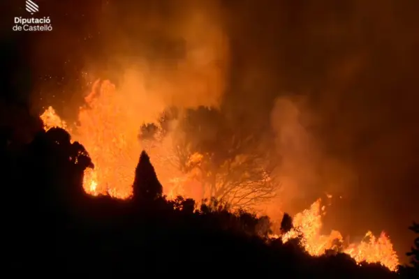 Controlled the fire in Culla and the situation improves in Serra d’en Galcerán