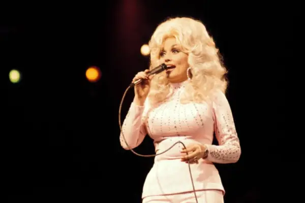 ‘Jolene’: el éxito de Dolly Parton que cuenta cómo el hombre con el que estuvo más de 60 años flirteó con otra