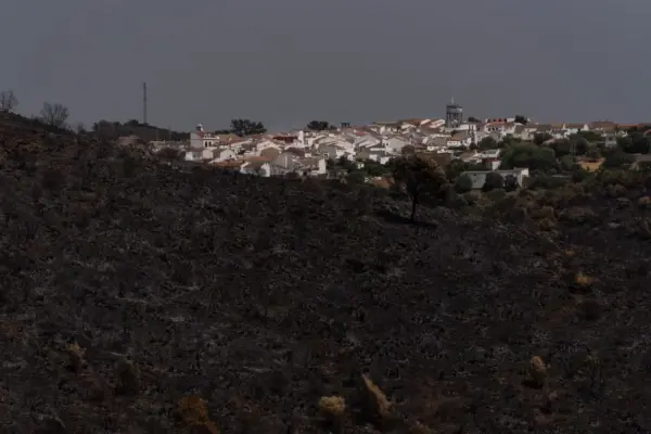 Berrocal was saved for the fifth time from the flames with 12 neighbors hiding to defend the town: “The fire stayed 50 meters away”