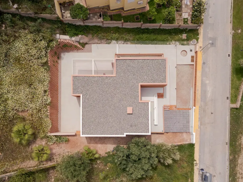 This is Casa Cantal: 15,000 bricks, cross ventilation, and a courtyard against the heat in Málaga