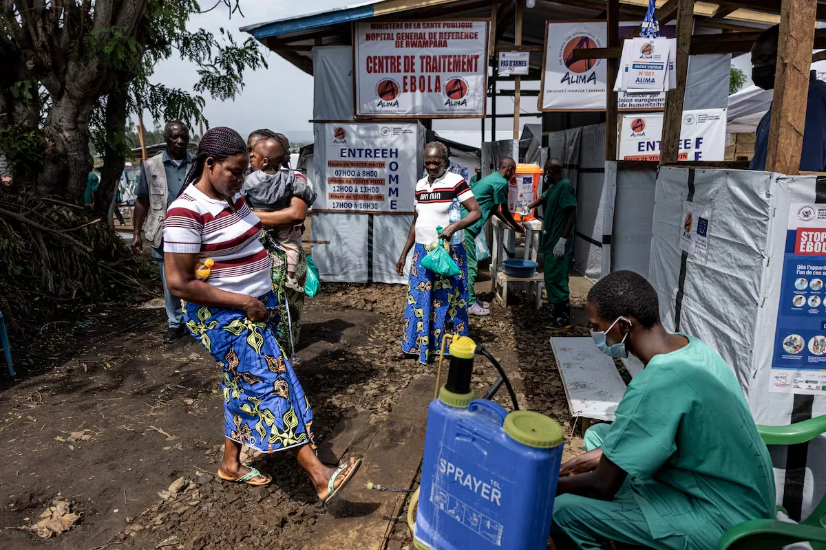 A doctor from the field: “In Congo, Ebola doesn't smell like statistics; it smells like chlorine”