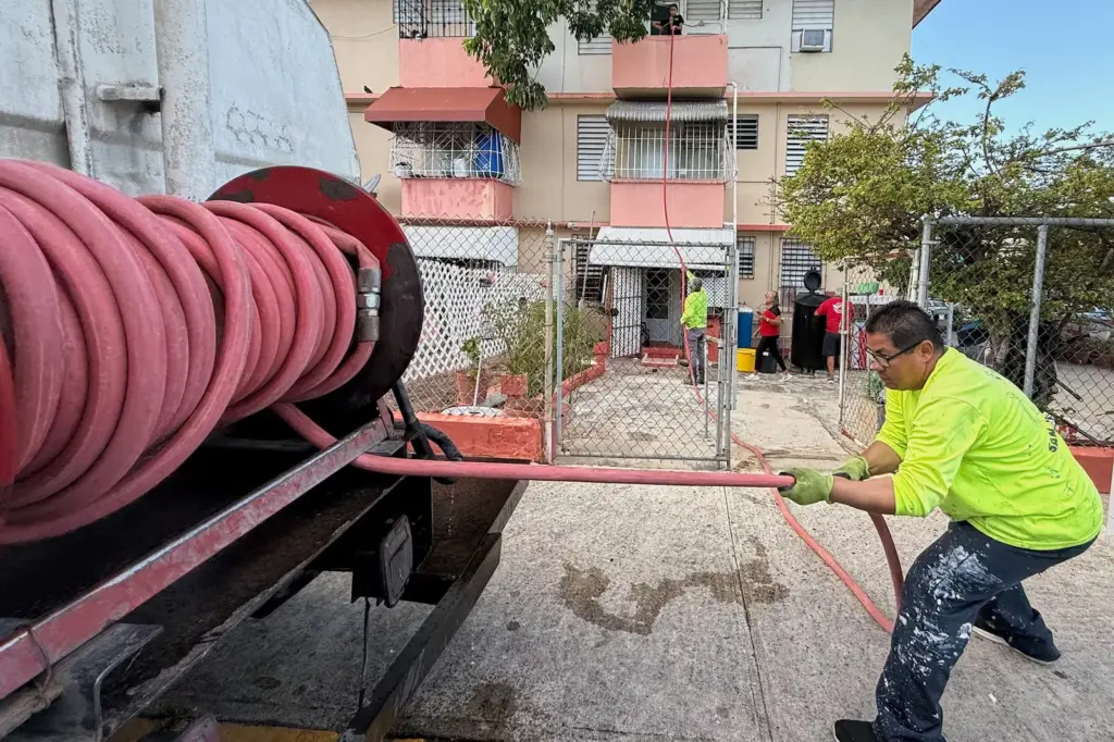 Más de 100 días sin agua: la crisis que golpea a miles en Puerto Rico, además de los apagones