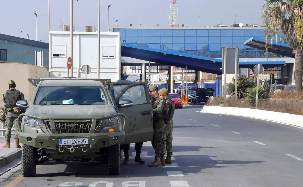 Military personnel at the El Tarajal border, this Saturday.