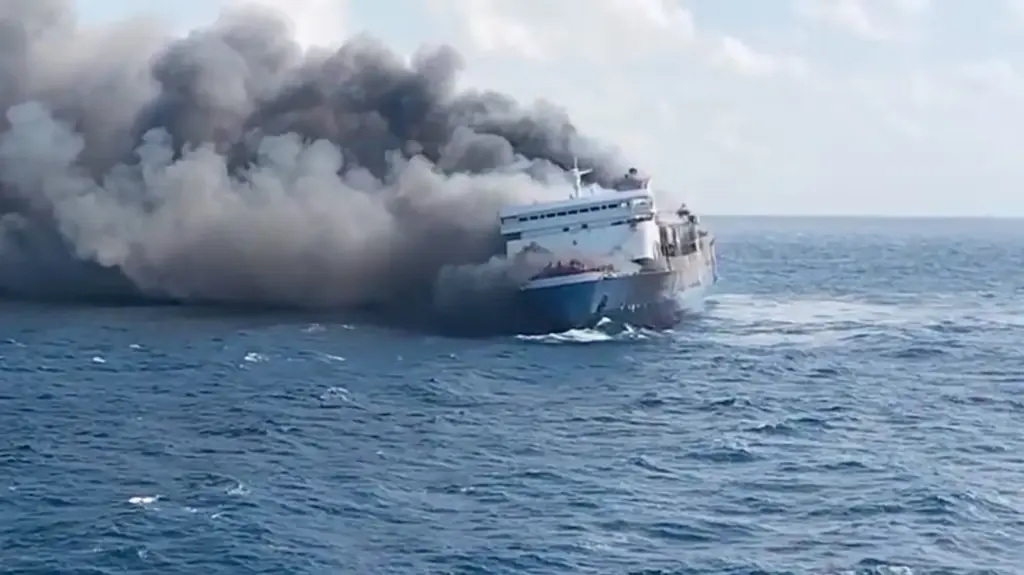 Five people die in Indonesia in a ferry fire with more than 200 passengers