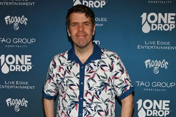El bloguero Perez Hilton, hospitalizado tras infligirse daño a sí mismo en un una retransmisión en directo