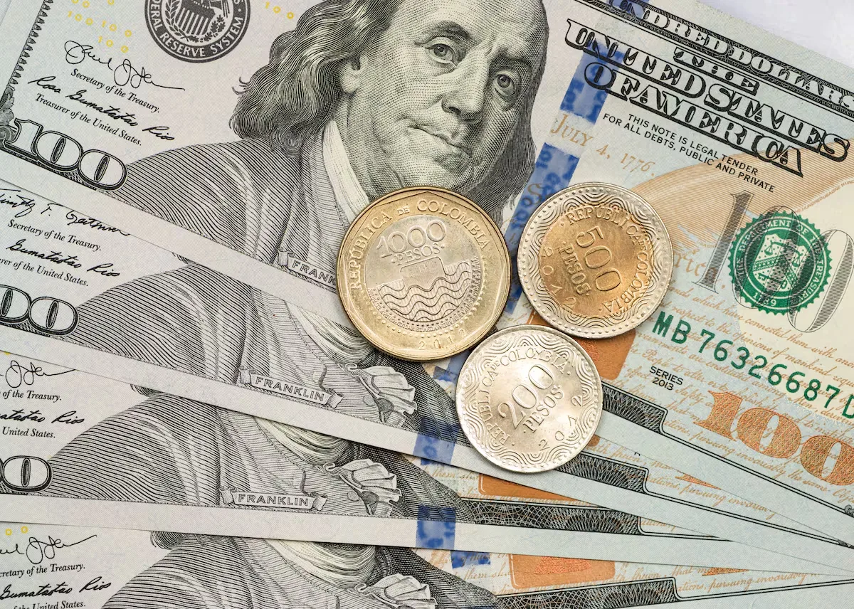 The Bank of the Republic begins the strategy of buying dollars and the peso falls by 2%