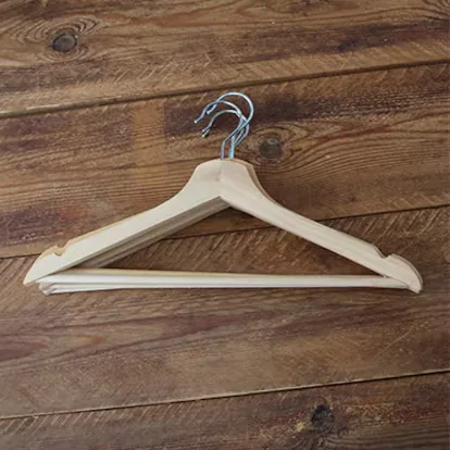 We compare the best hangers for hanging clothes