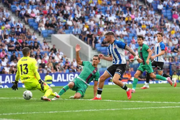 Roberto's welcome, a cage for Espanyol and torment for Levante