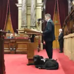 The Junts deputy Isaac Padrós denounces a national police officer for "discriminatory treatment"