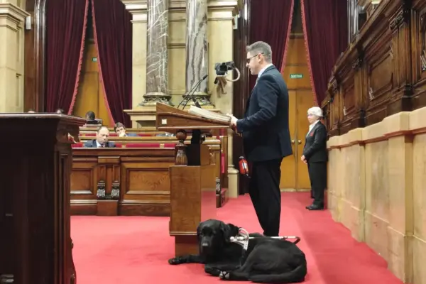 The Junts deputy Isaac Padrós denounces a national police officer for "discriminatory treatment"