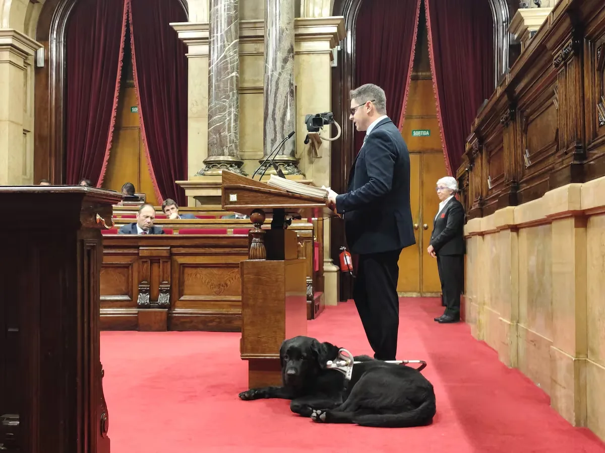 The Junts deputy Isaac Padrós denounces a national police officer for "discriminatory treatment"