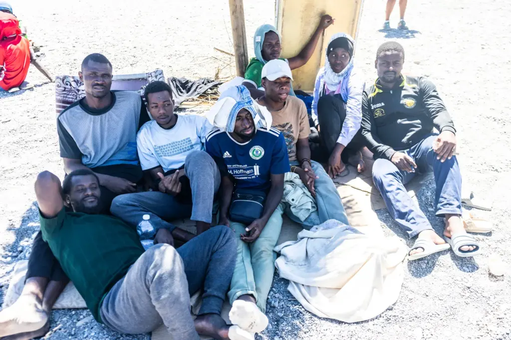 Trampolín Beach: the open-air refuge for hundreds of sub-Saharans who resist in search of asylum