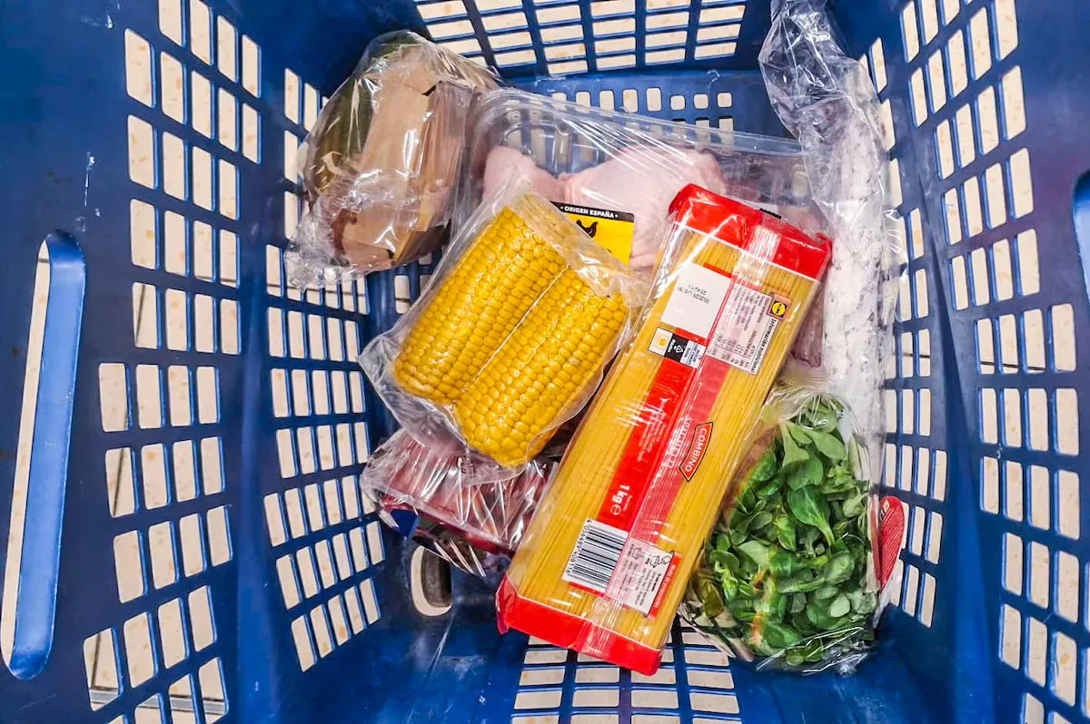 Supermarkets and hospitality warn of a price increase for consumers due to the new packaging regulation