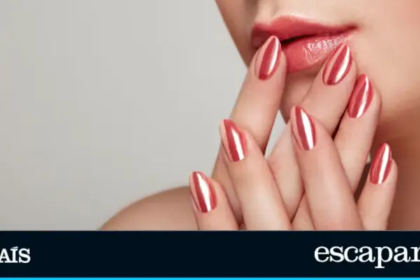 The secret behind ‘glazed’ effect nails: the chrome powders that are a hit this summer