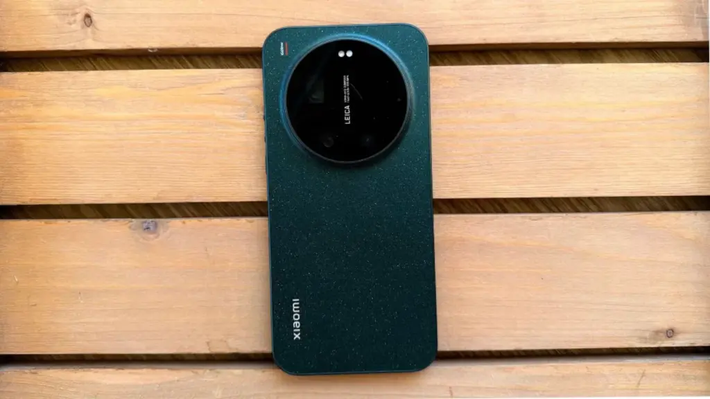 This model stands out for its resistance and durability.