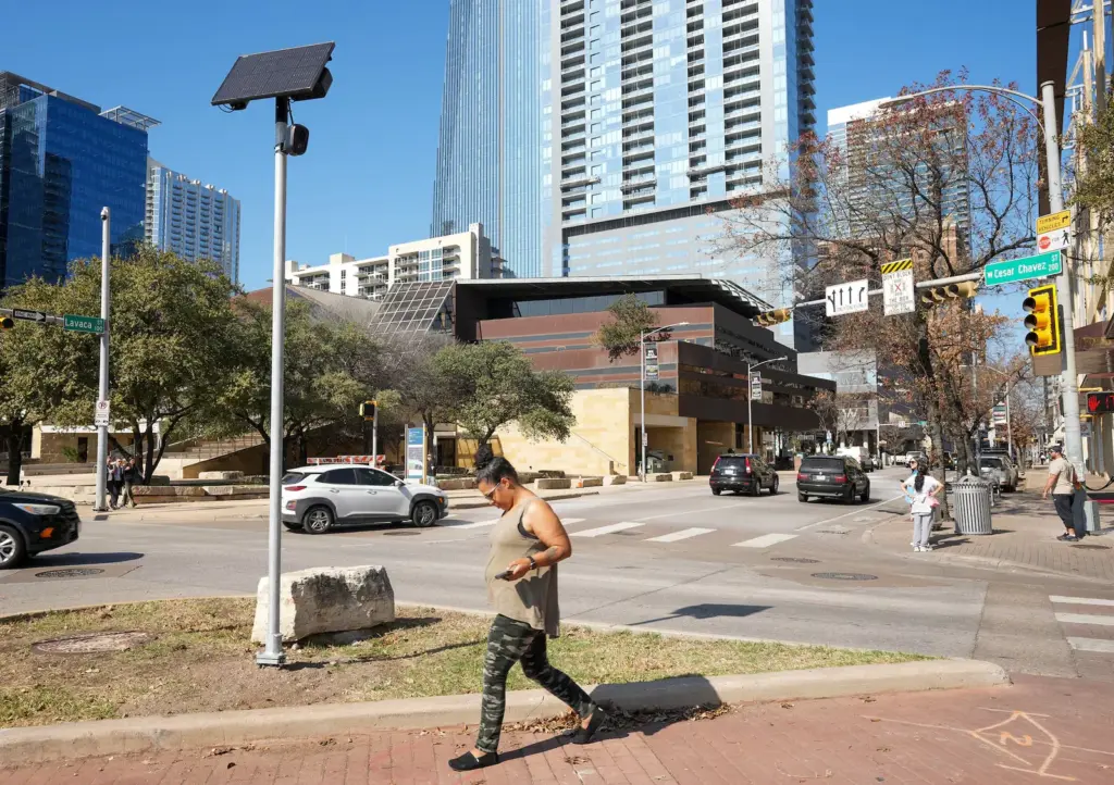 Flock Cameras: the network that tracks vehicles on a large scale and is at the center of a debate in the United States