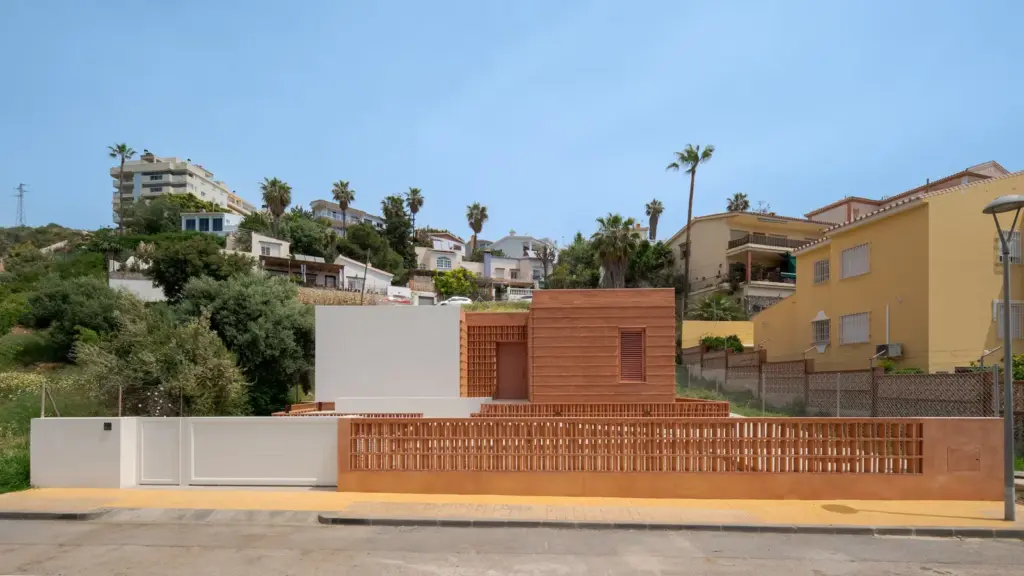 This is Casa Cantal: 15,000 bricks, cross ventilation, and a courtyard against the heat in Málaga