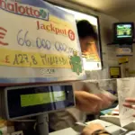 One million in the trash: the double luck of an Italian family who won the lottery and threw the ticket in the bin
