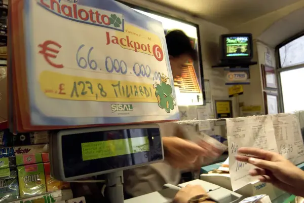 One million in the trash: the double luck of an Italian family who won the lottery and threw the ticket in the bin
