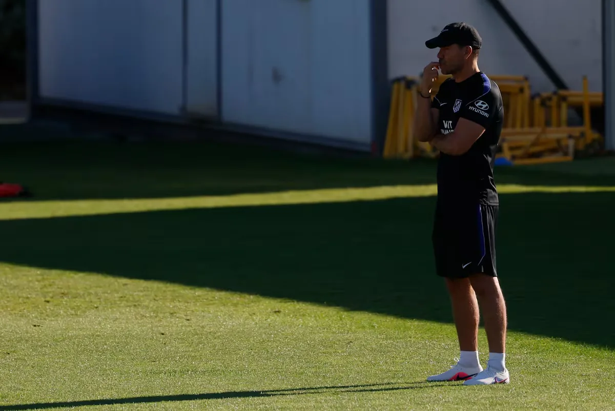 Simeone: “La situación de Julián es muy clara, el Atlético ha tomado una decisión y estamos muy contentos de tenerlo con nosotros”
