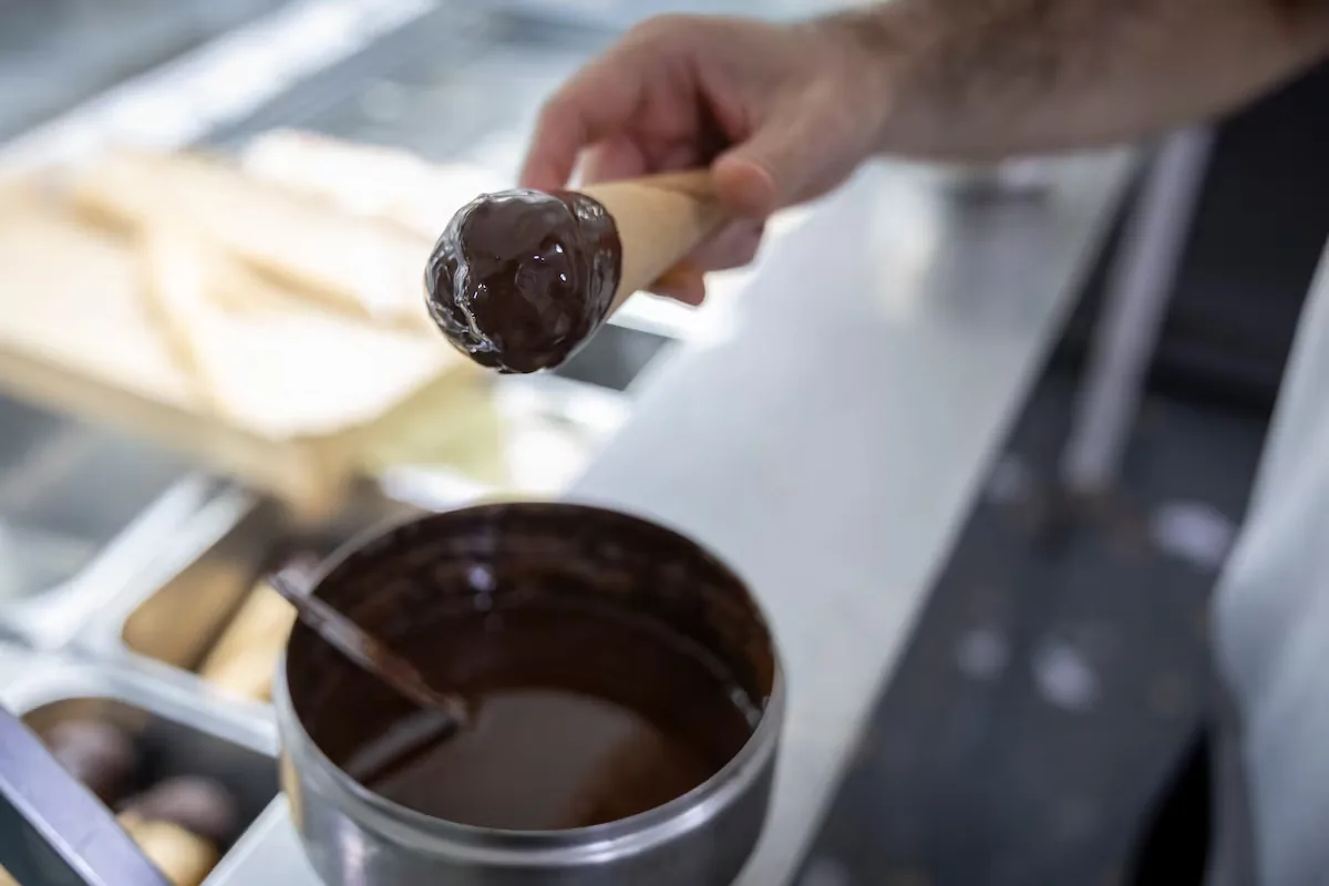 This is how the Topolino is made, the ice cream that stirs passions in Cádiz since the 1950s