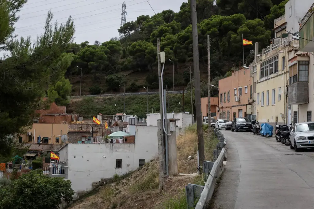 Angelita, evicted by the fire in Torre Baró: “I built my house. If it burns down, I die”
