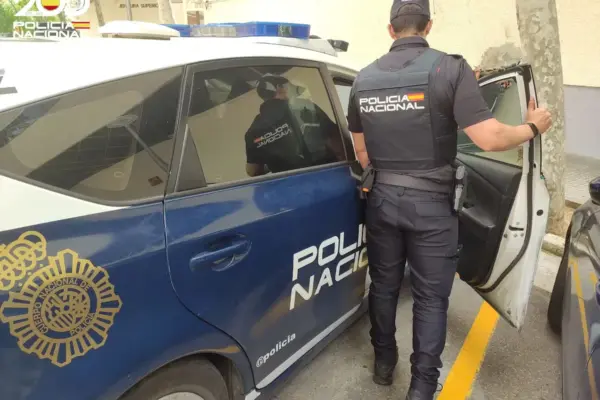 A young man, seriously injured by an attack with a bottle by a minor in Puente de Vallecas