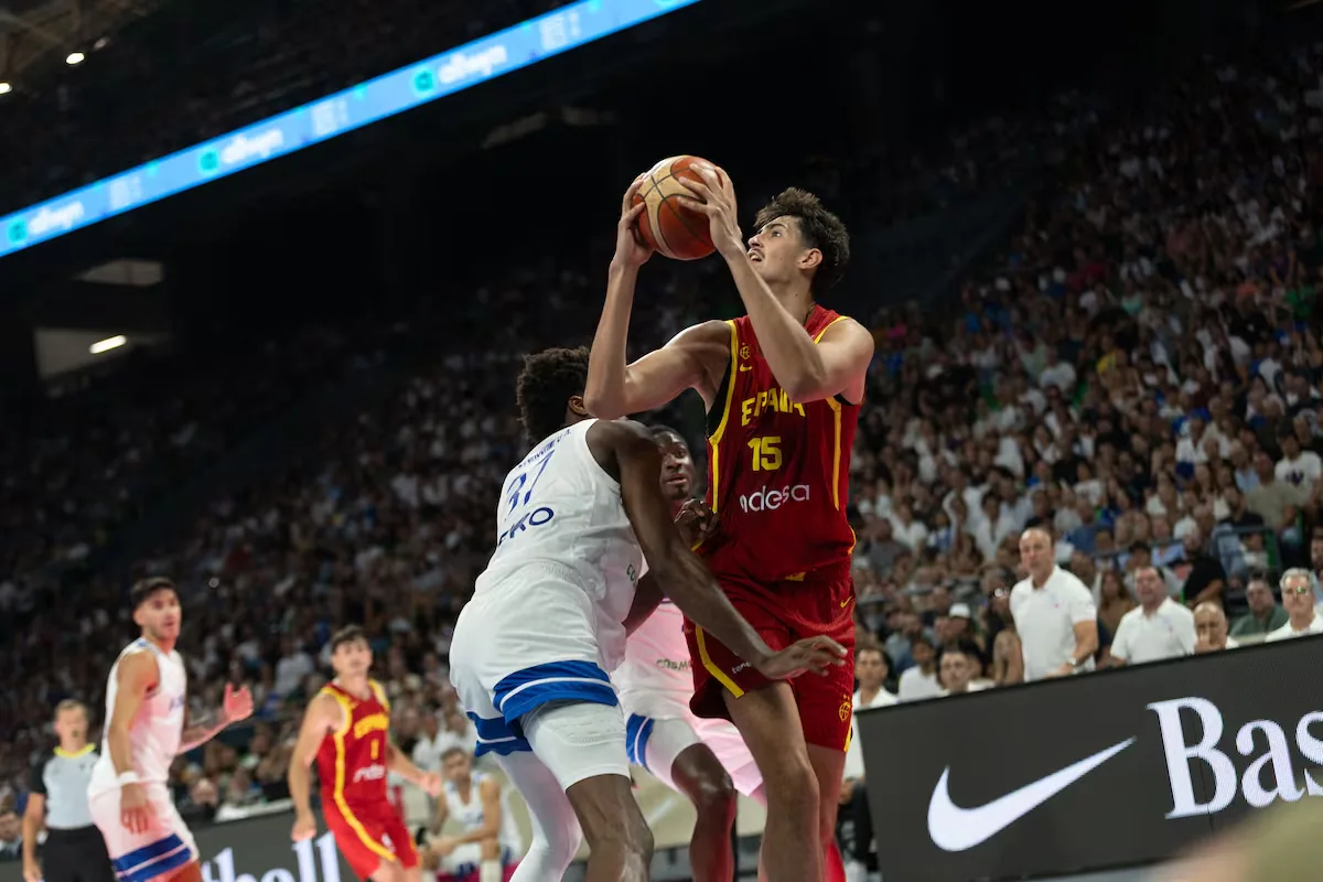 Greece complicates the qualification for the World Cup for a very inexperienced Spain