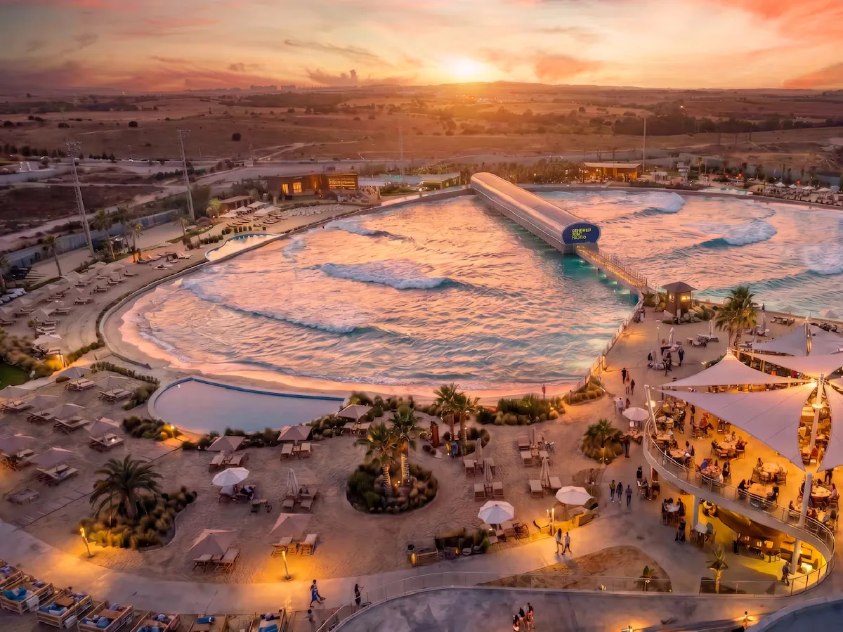 The largest wave pool in Europe brings discord to a district of Madrid: "It is nonsense"