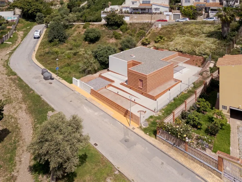 This is Casa Cantal: 15,000 bricks, cross ventilation, and a courtyard against the heat in Málaga