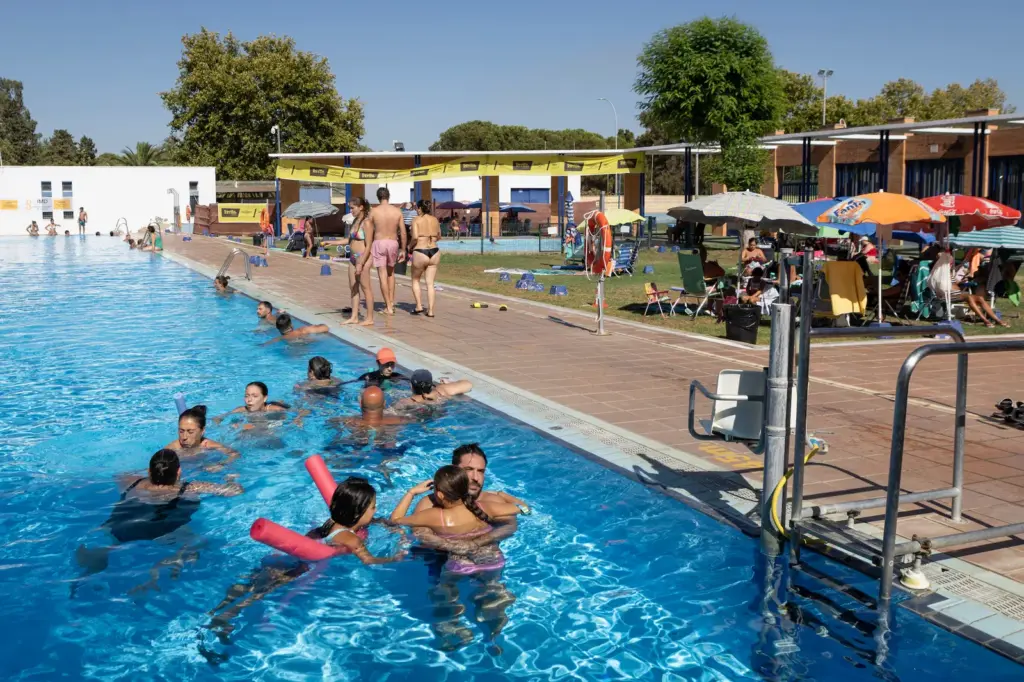 Sevilla only has five public recreational swimming pools, one for every 140,000 inhabitants