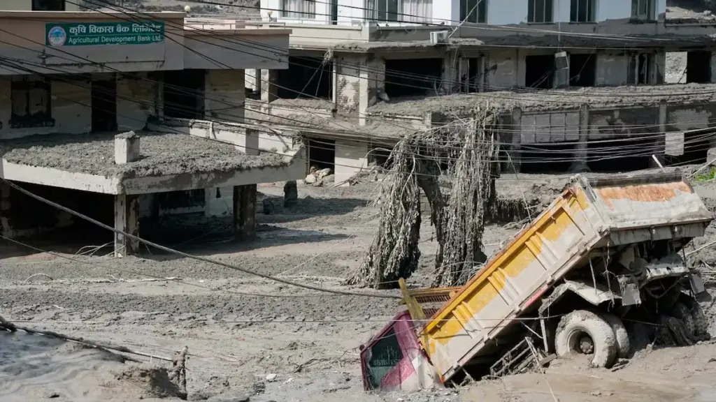 The number of missing in Nepal and Tibet after the strong flood exceeds 1,300, with at least 180 dead
