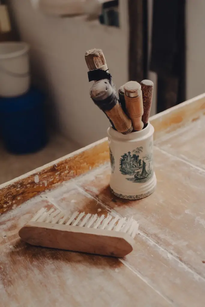 Tragedy and rebirth of La Cartuja's dinnerware: "It is the first time I heard a businessman say he wanted to expand the workforce"