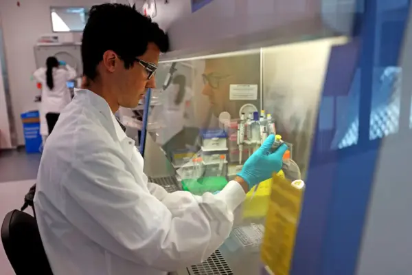 The announcement of the success of the first melanoma vaccine boosts Moderna and Merck stocks