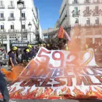 Forest firefighters gather at Puerta del Sol to demand "decent" working conditions from Ayuso