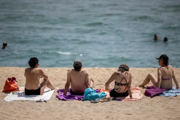 The summer when going topless made headlines again: “The gaze doesn’t stay on the beach”
