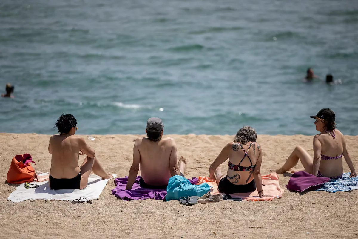 The summer when going topless made headlines again: “The gaze doesn’t stay on the beach”