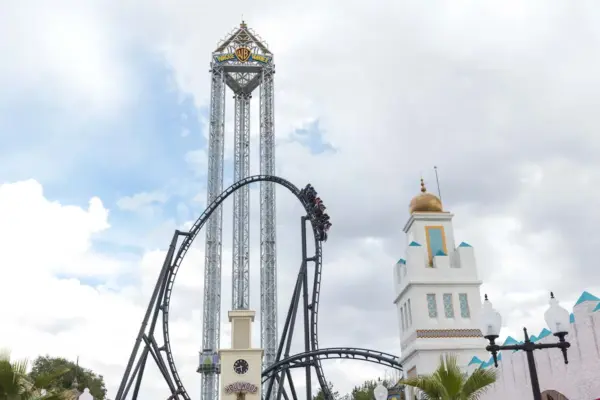 A man is "potentially serious" after an accident on the Batman roller coaster at Warner Park in Madrid