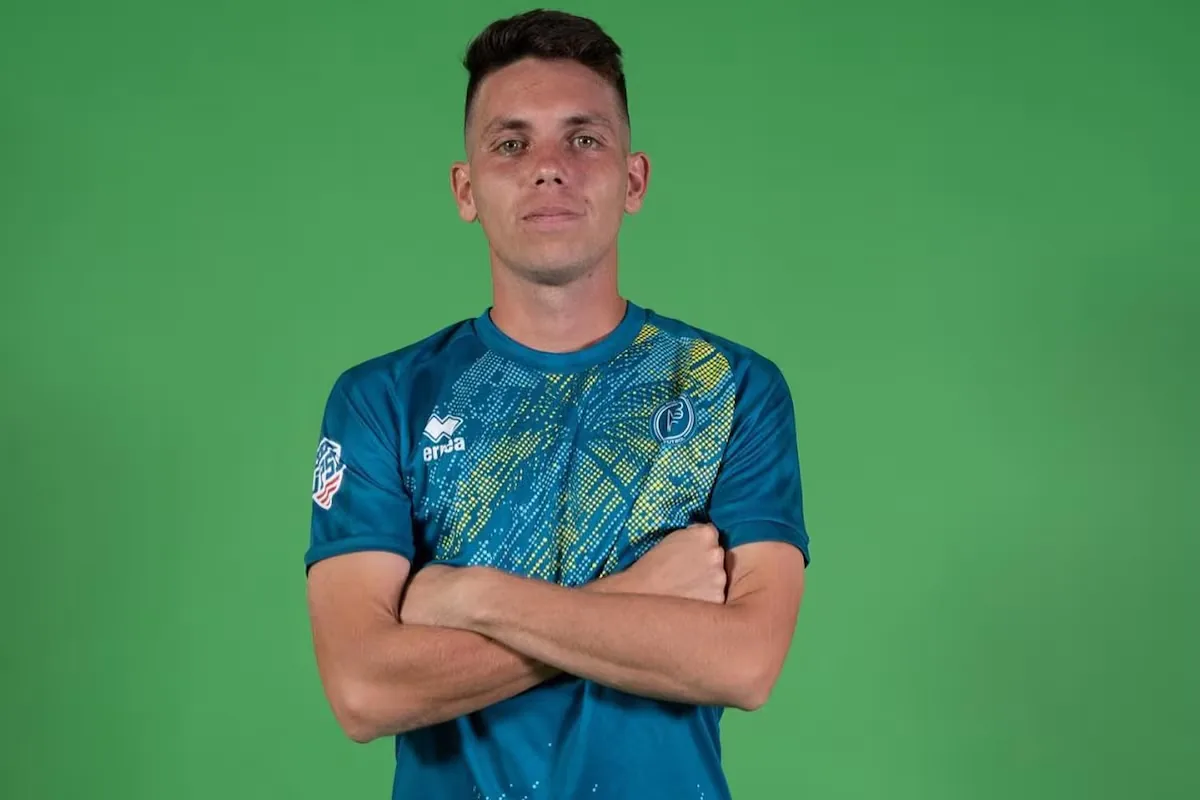 ICE detains an Argentine soccer player while traveling with his team to play a match