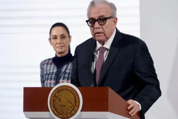 Sheinbaum arremete contra Rocha: “El poder sin principios se vuelve arrogancia”