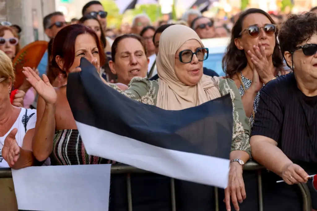 “Ceuta is not for sale”: the city takes to the streets after ten days of tension